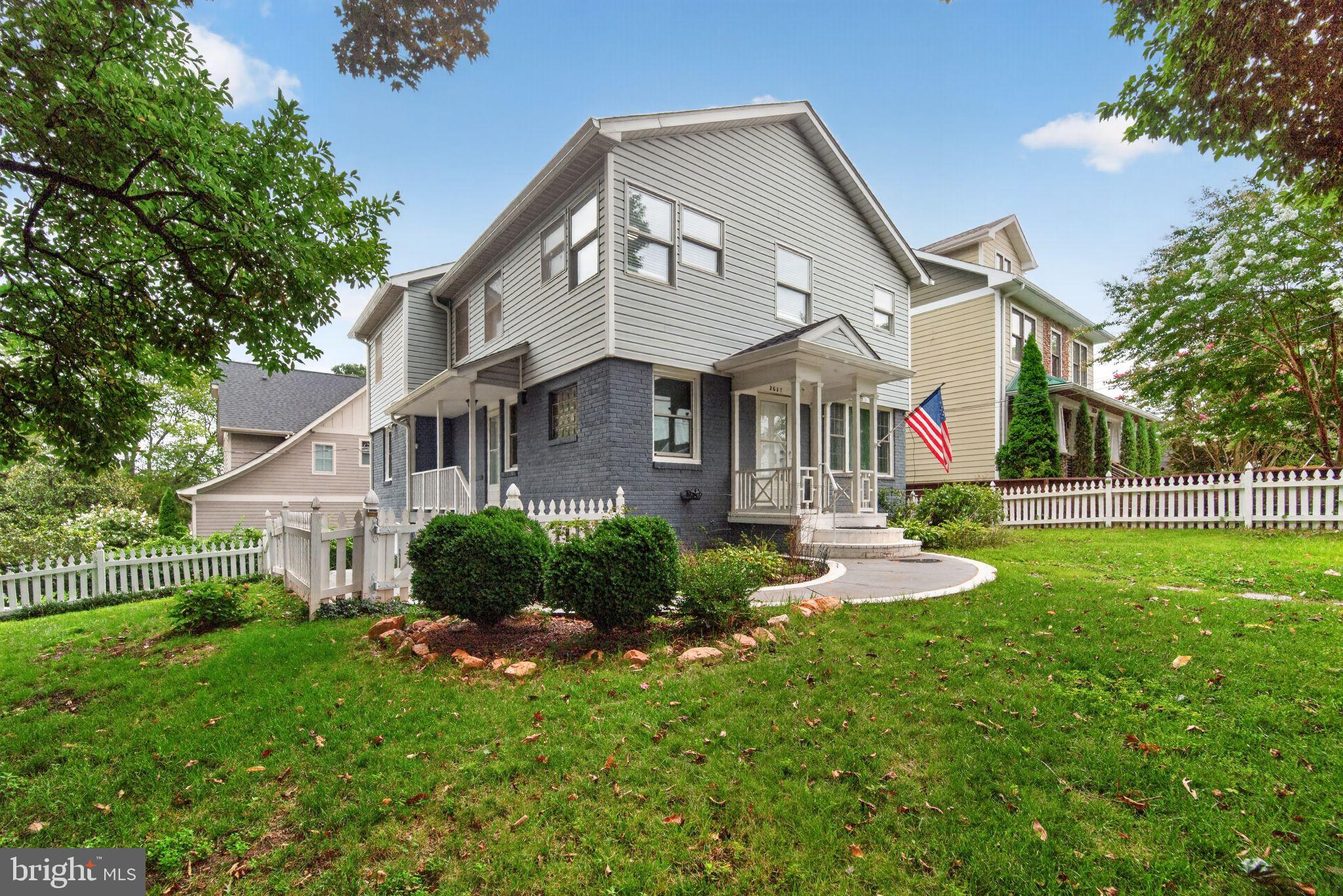 2637 N Greenbrier Street