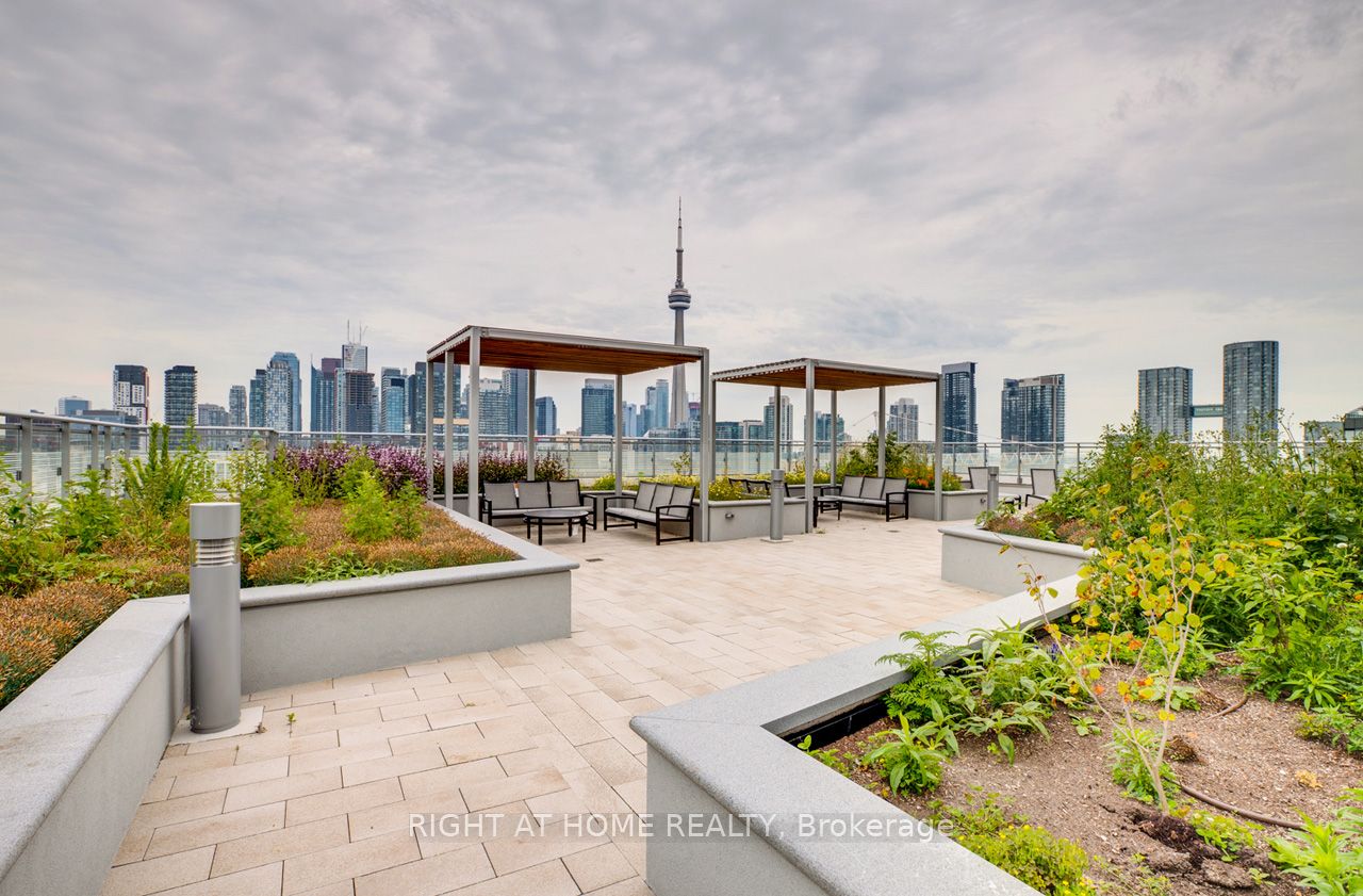 525 W Adelaide St 1622