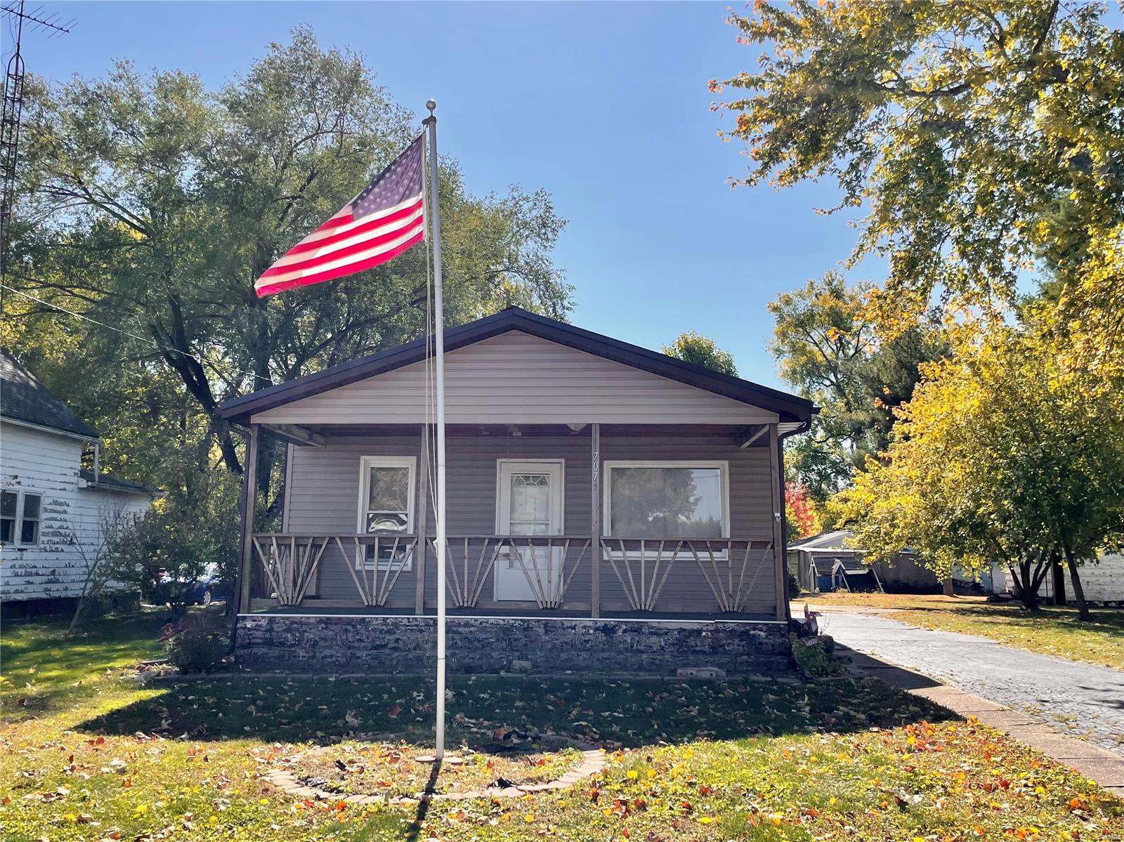 49,000 707 W Main Street Taylor Springs IL 62089 Montgomery County Realty