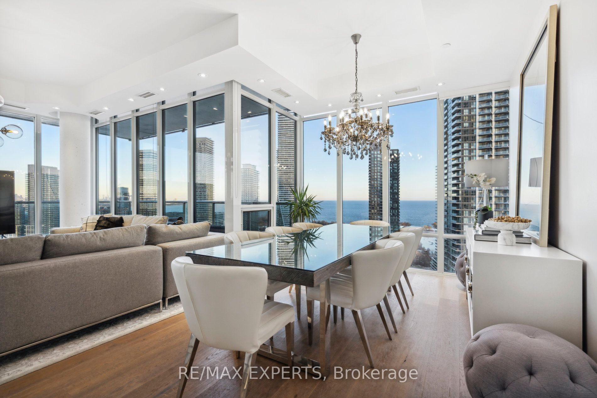 90 Park Lawn Rd PH-3007