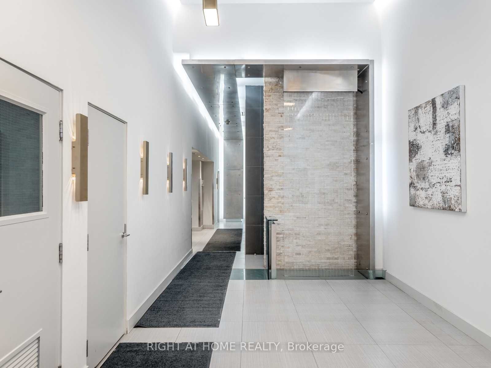 1050 The Queensway Ave 808