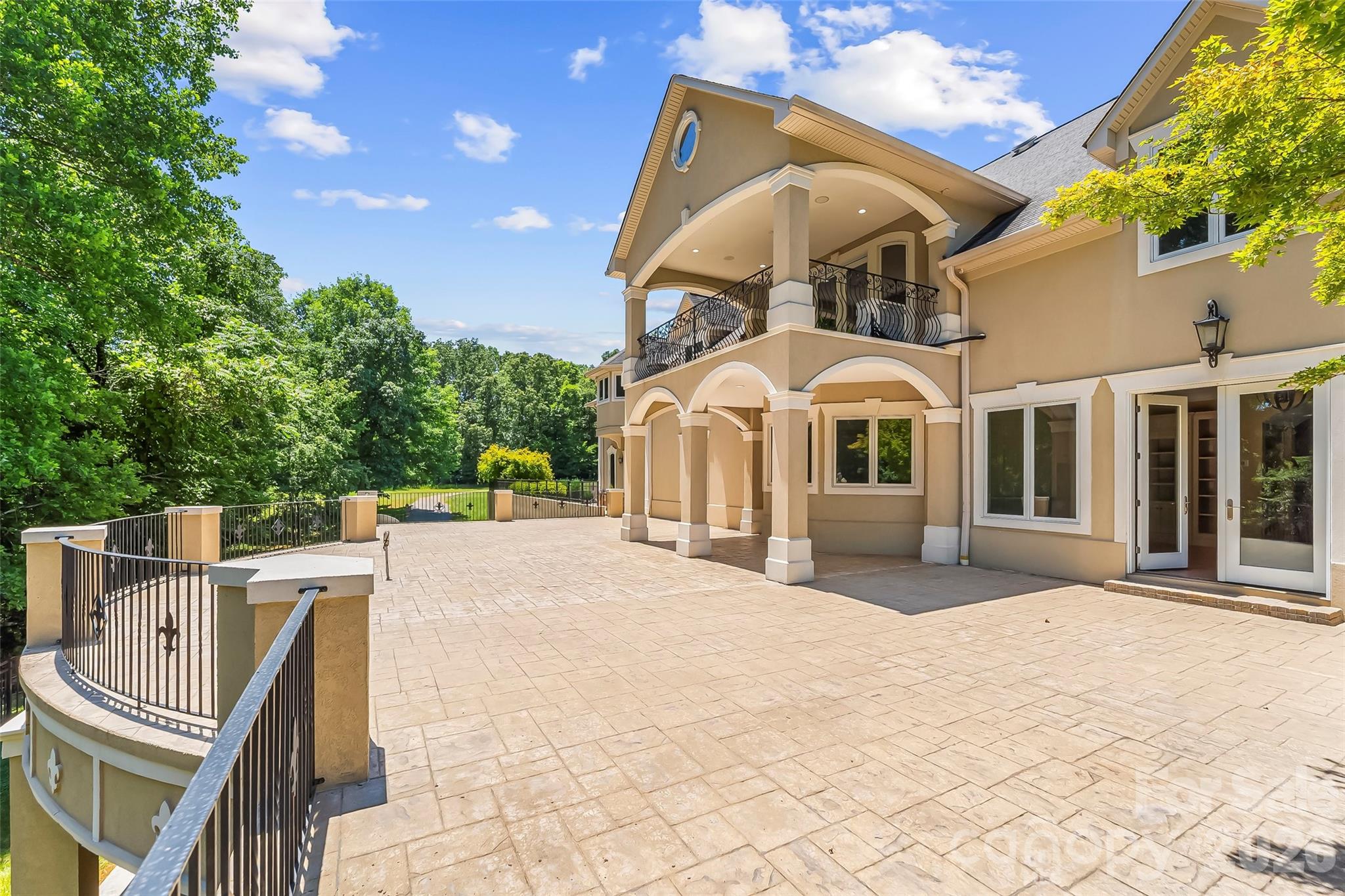 1090 Pearidge Road