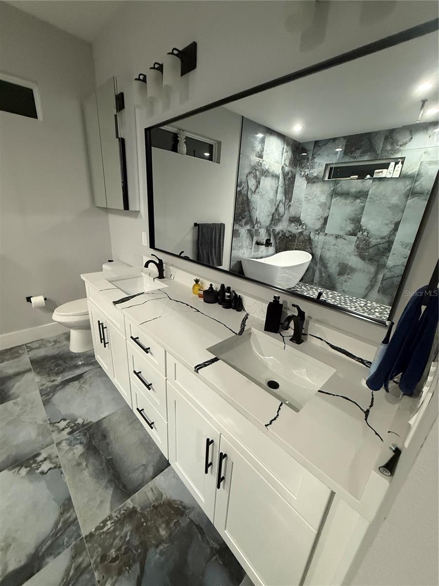 2308 W Saint Louis Street 1/2