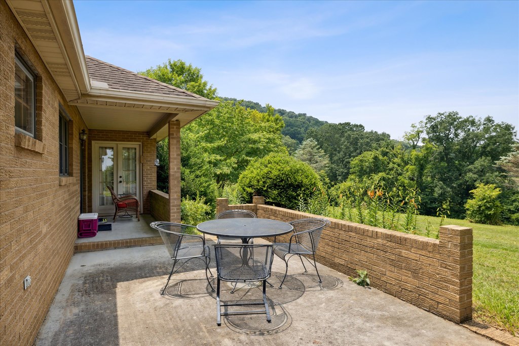 377 Thomas Loop Road