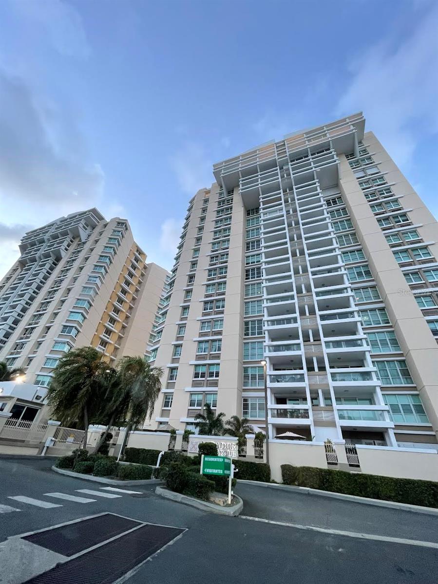 Expansive Luxury Penthouse in Mirador del Parque: Spanning 5,840 square feet, this unfurnished penthouse offers an impressive layout with 4 spacious bedrooms and 4.5 bathrooms. Designed for both comfort and entertaining, it features a bright open floor plan, high ceilings, elegant chandeliers, and sleek porcelain tile flooring throughout. Enjoy a fully equipped kitchen with top-of-the-line appliances, walk-in closets, and a laundry room. The unit includes three assigned parking spaces.Facing northeast with open views of Parque Luis Muñoz Marín, this residence is part of a full-service condominium offering 24/7 security, pool, gym, clubhouse, full backup generator, cistern, and elevator access.HOA: $760/month An exceptional opportunity to live or invest in one of San Juan’s most connected neighborhoods.