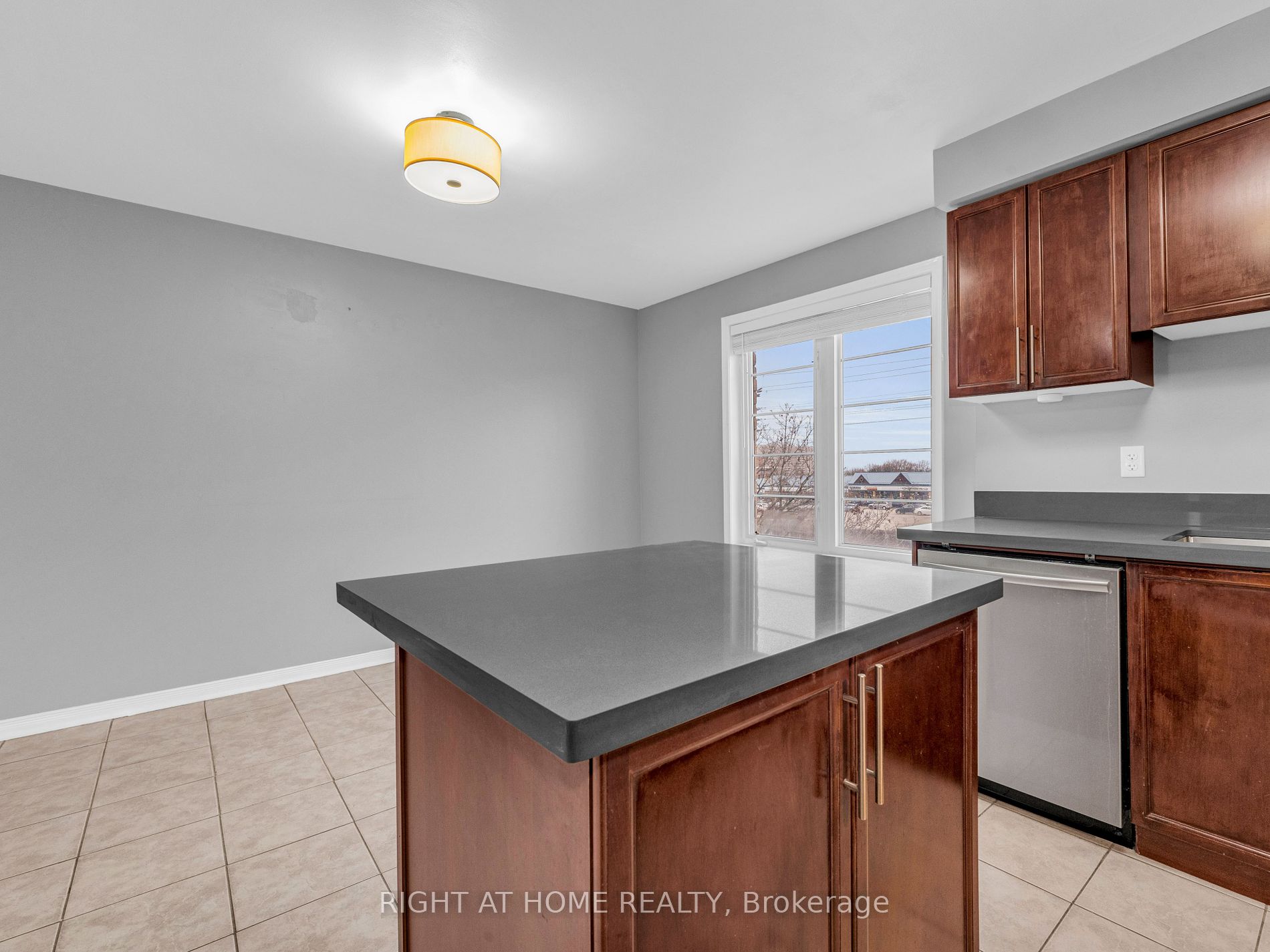 162 W Bayly St