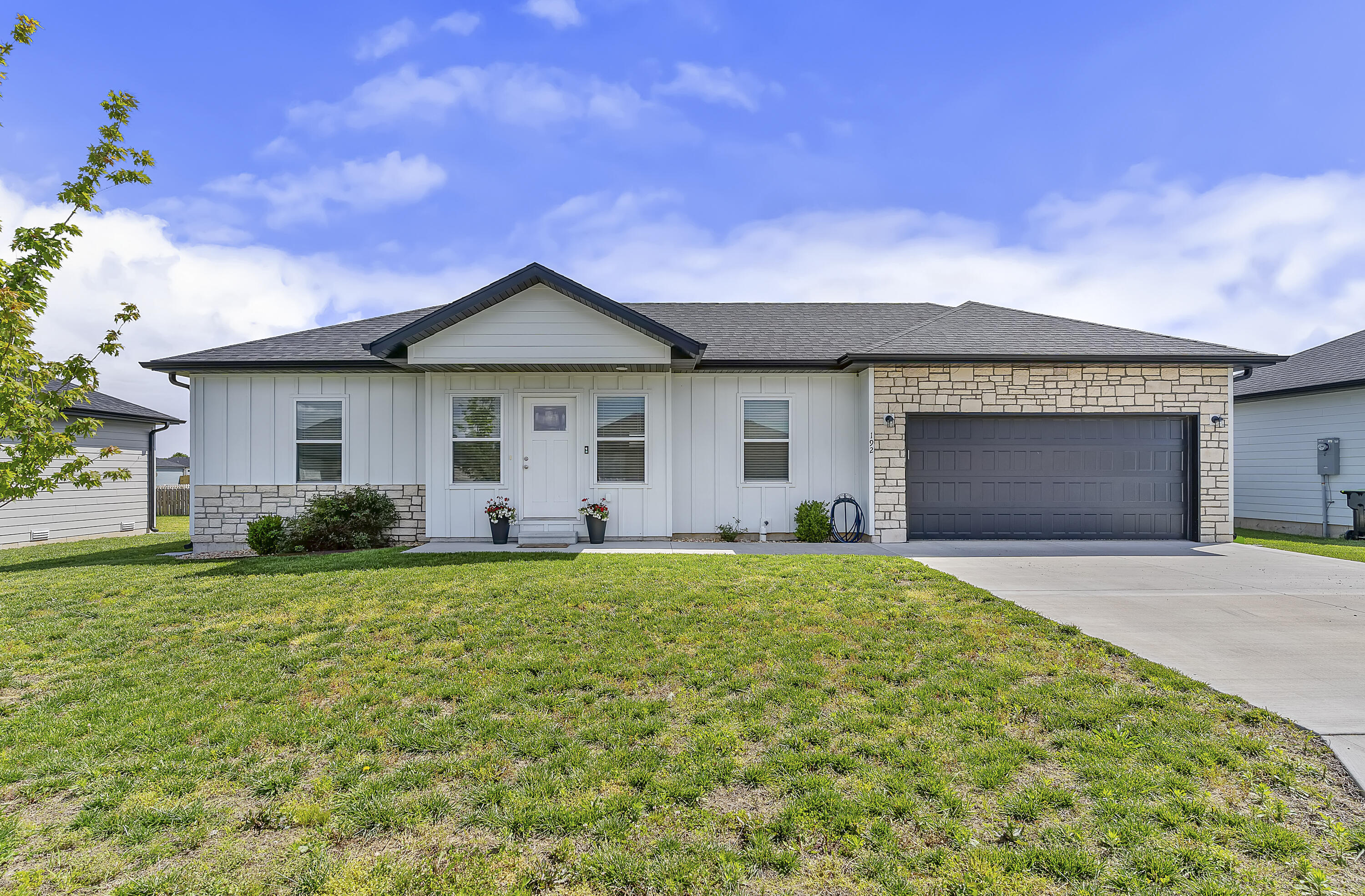 192 W Bluegrass Street