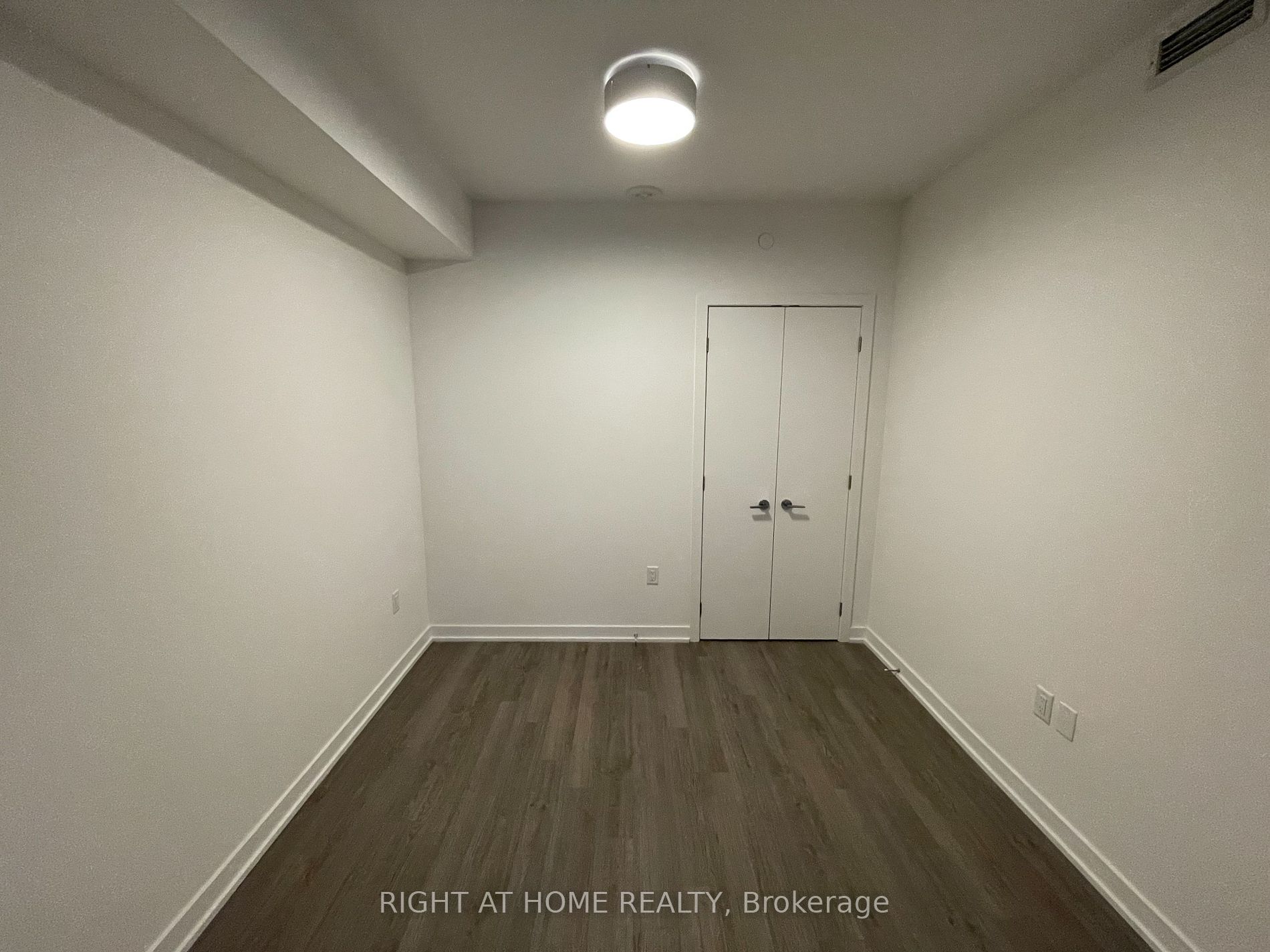 357 W King St 1105
