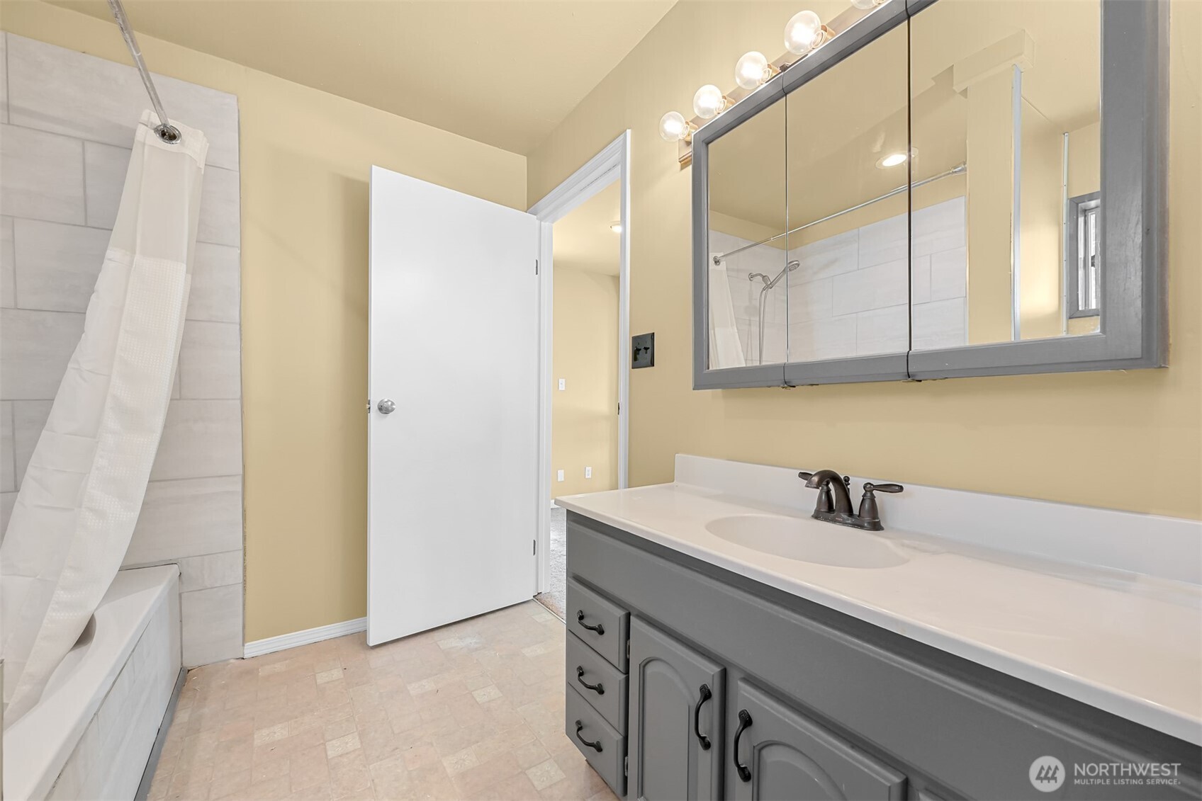 4482 Moresby Way