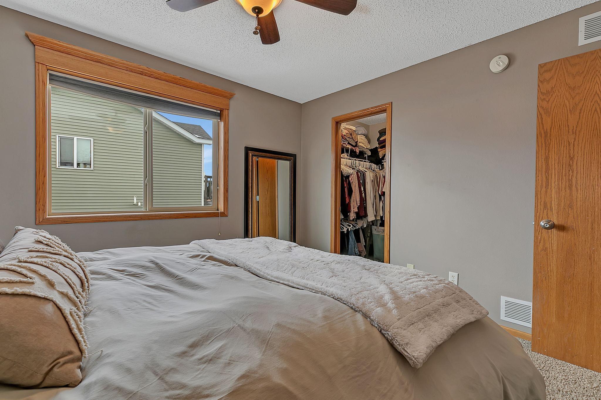 1525 Park View Lane NE