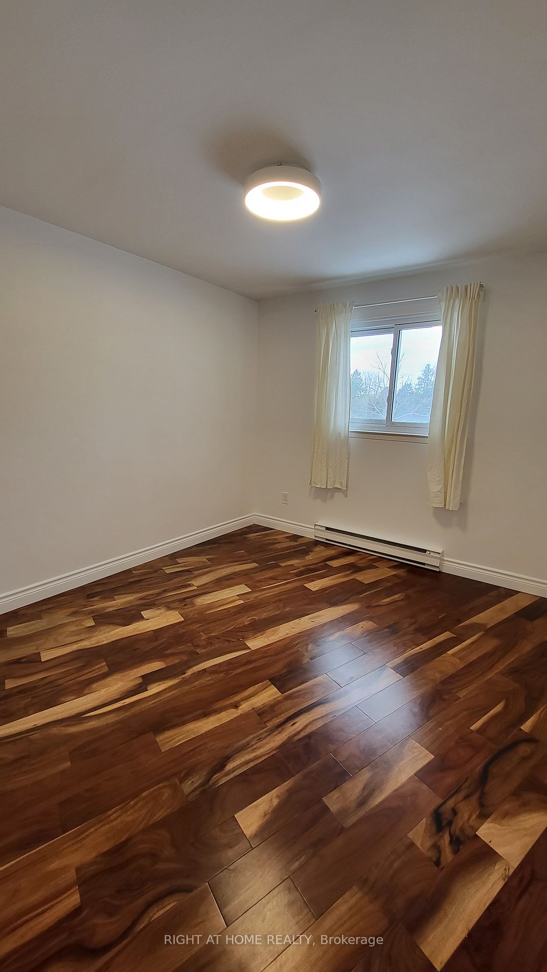 32 Niles Way