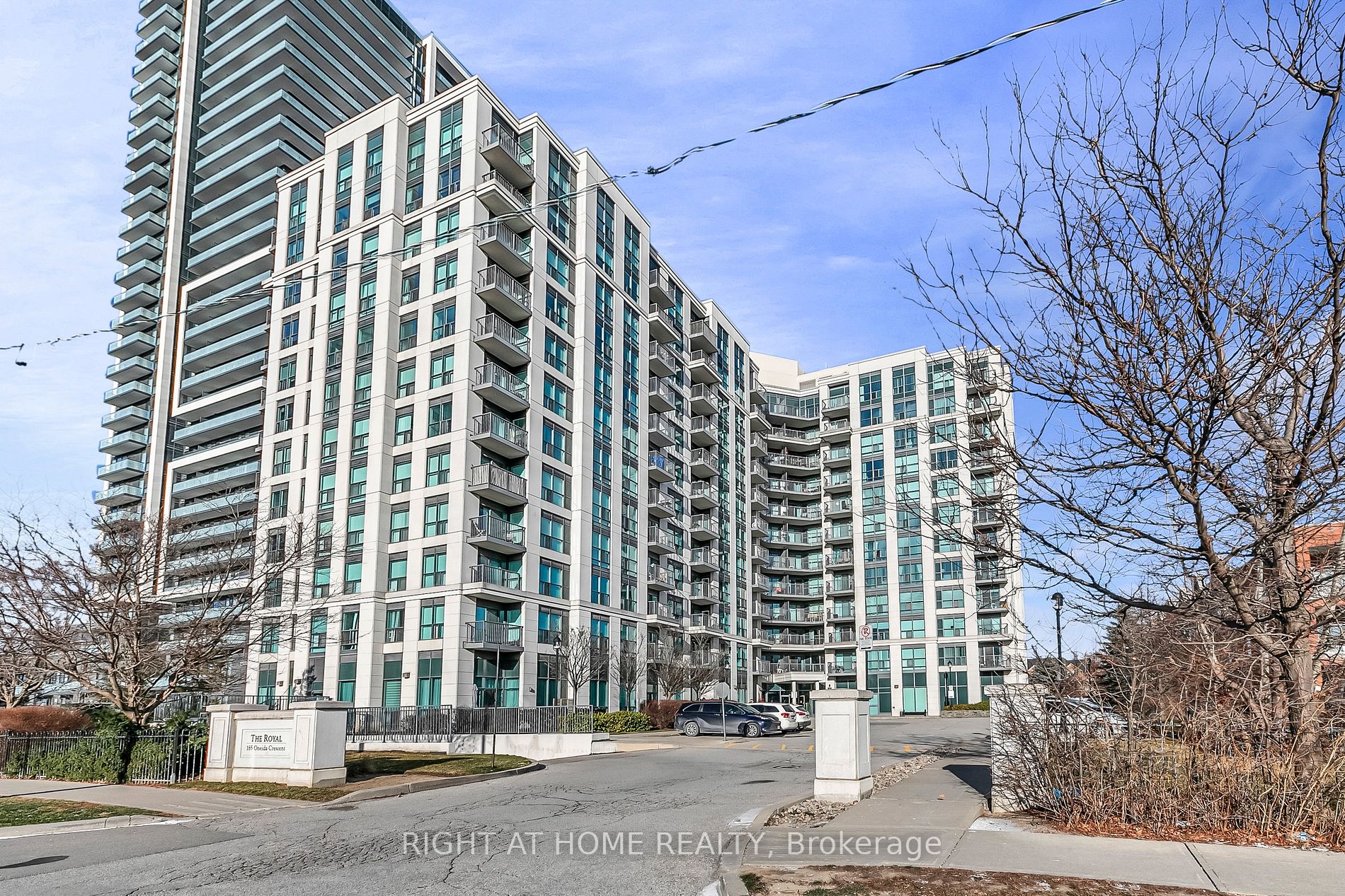 185 Oneida Cres 320
