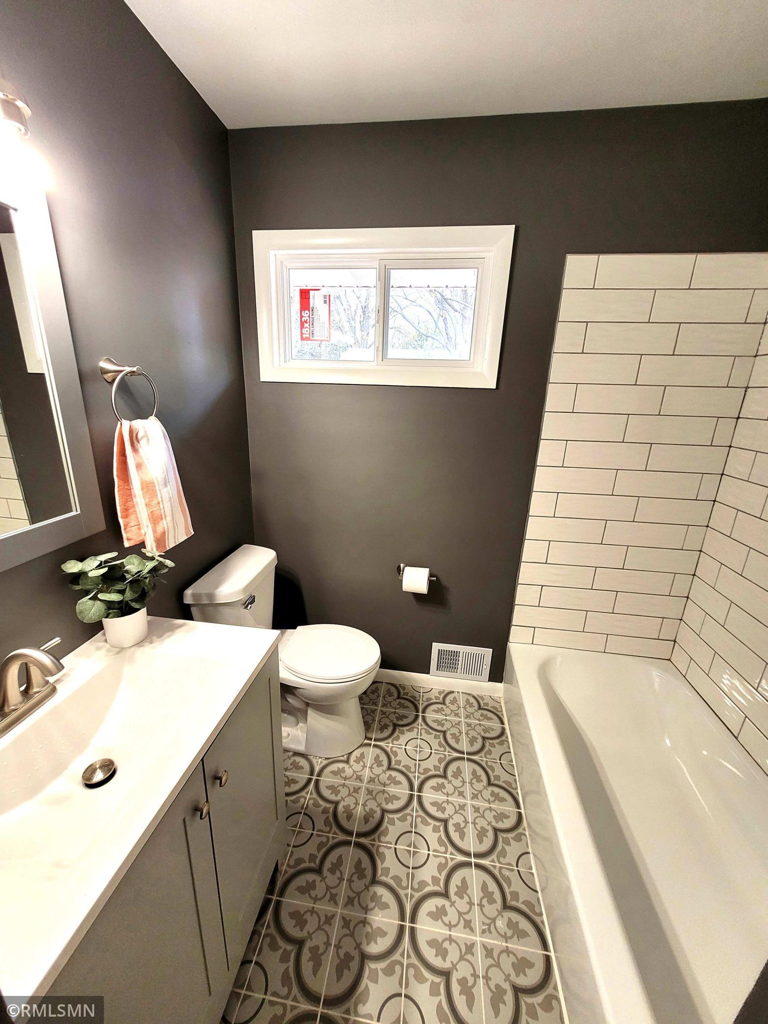 2956 Edgewood Avenue N