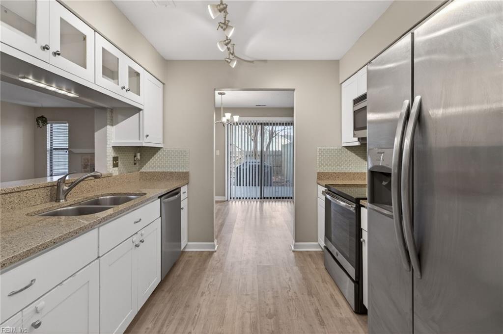 1512 Colonnade Drive