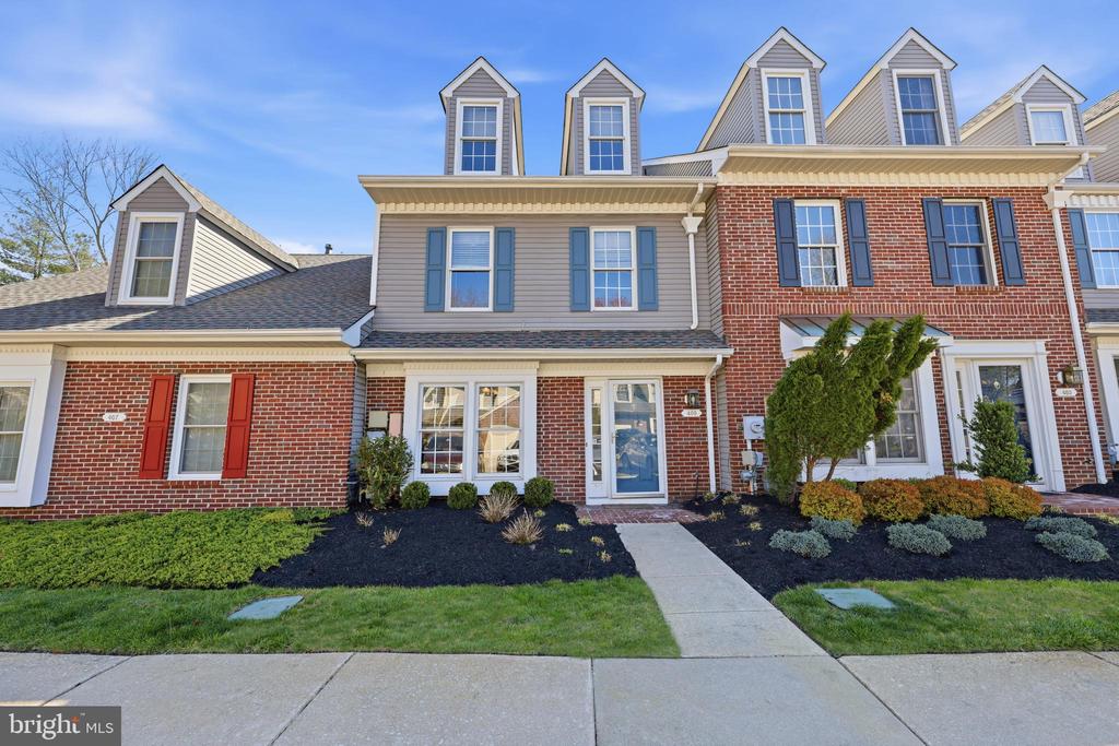 Charming Kings Mill townhome in the highly sought-after Kings Grant lake community. This 3-bedroom, 2.5-bath home plus versatile 3rd-floor loft offers an ideal blend of comfort and functionality. The convenient floor plan features a formal dining room, updated kitchen with modern finishes, and a spacious family room with fireplace. A French door off the family room opens to a private deck for easy indoor/outdoor entertaining. On the 2nd floor you will find the primary suite with its own private bath; 2 additional bedrooms, a hall bath, and a laundry closet complete this level. An amazing 3rd floor loft area provides flexible space for a fourth bedroom/loft space with a huge walk-in, storage area. The roof was replaced by the Association 8 years ago for that added peace of mind, water heater was replaced in 2021, and the HVAC system is 3 years old. Kings Grant has a reputation for being one of those rare spots that perfectly balances nature with convenience. Community amenities include lake access, sport courts, a community pool, beach, numerous tot lots in addition to tons of neighborhood green space for walking and hiking. Conveniently located to shopping, dining and major commuter routes don’t miss this move-in ready home and Love Where You Live!