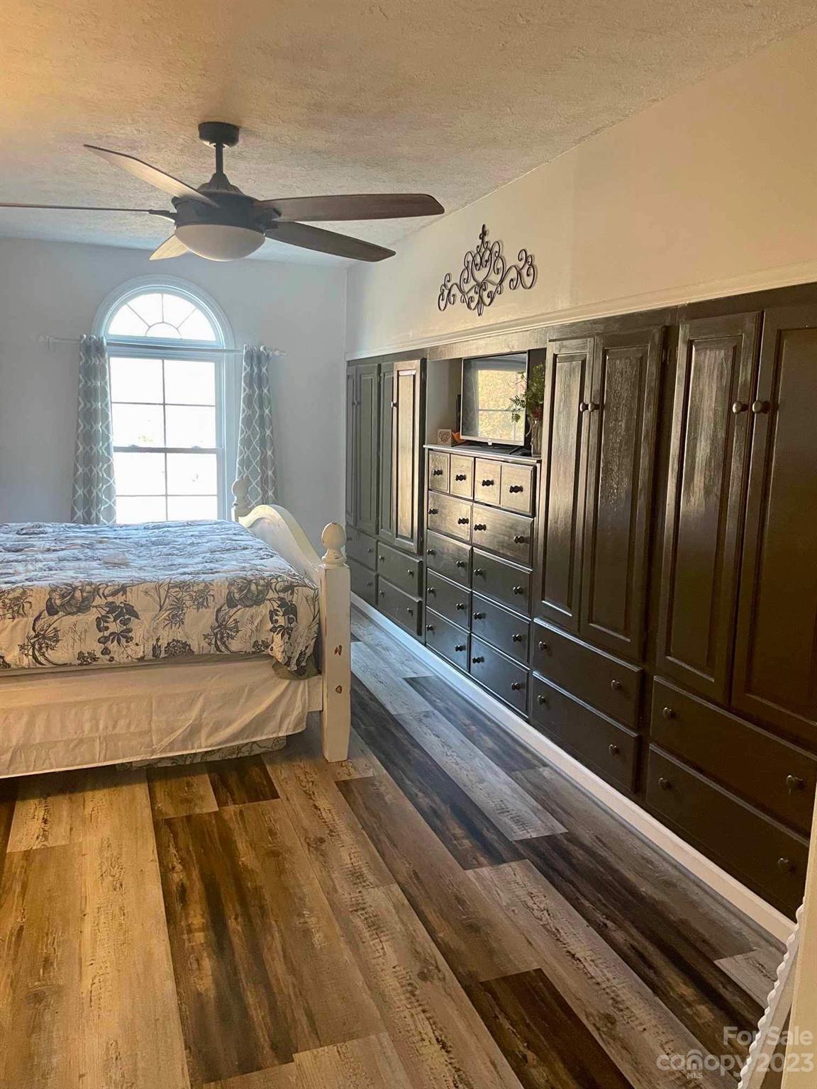 4532 Horseshoe Bend Road