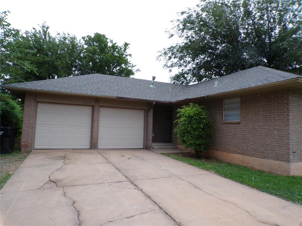 Nice home, excellent investment or starter home, Interior freshly painted with a great floor plan with large kitchen and shady yard with small play equipment for children. Easy to show anytime. Use showing assist & go