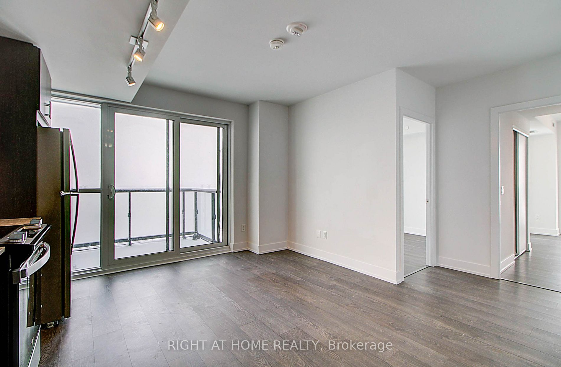 2550 N Simcoe St 2407