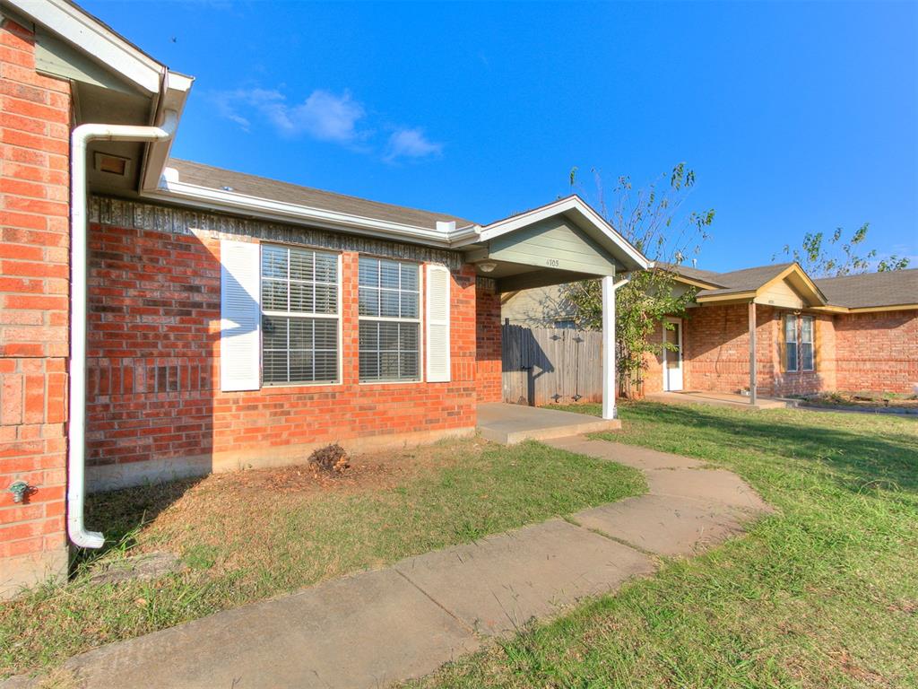 3 bed 1 bath home. Lease Terms: Monthly Rent: $950, Security Deposit: $950, Lease Duration: 18 months Applicants must make 3 times the monthly rent 
 Pets allowed at the discretion of landlord approval

The application is&#160;considered a full application&#160;when we have received all the documents/info below;
&#160;
1. IDs&#160;
2. Fill out application and pay $40 app fee&#160;
3. Last 2 paystubs from work (offer letter will work)
4. 2 months worth of bank statements that show income deposits
5. Credit/background check
&#160;
Please note our application process takes about 3 business days