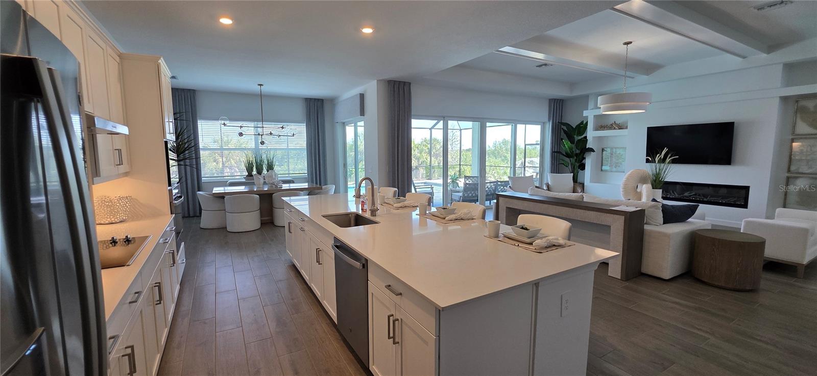 8006 Lakes Edge Lane