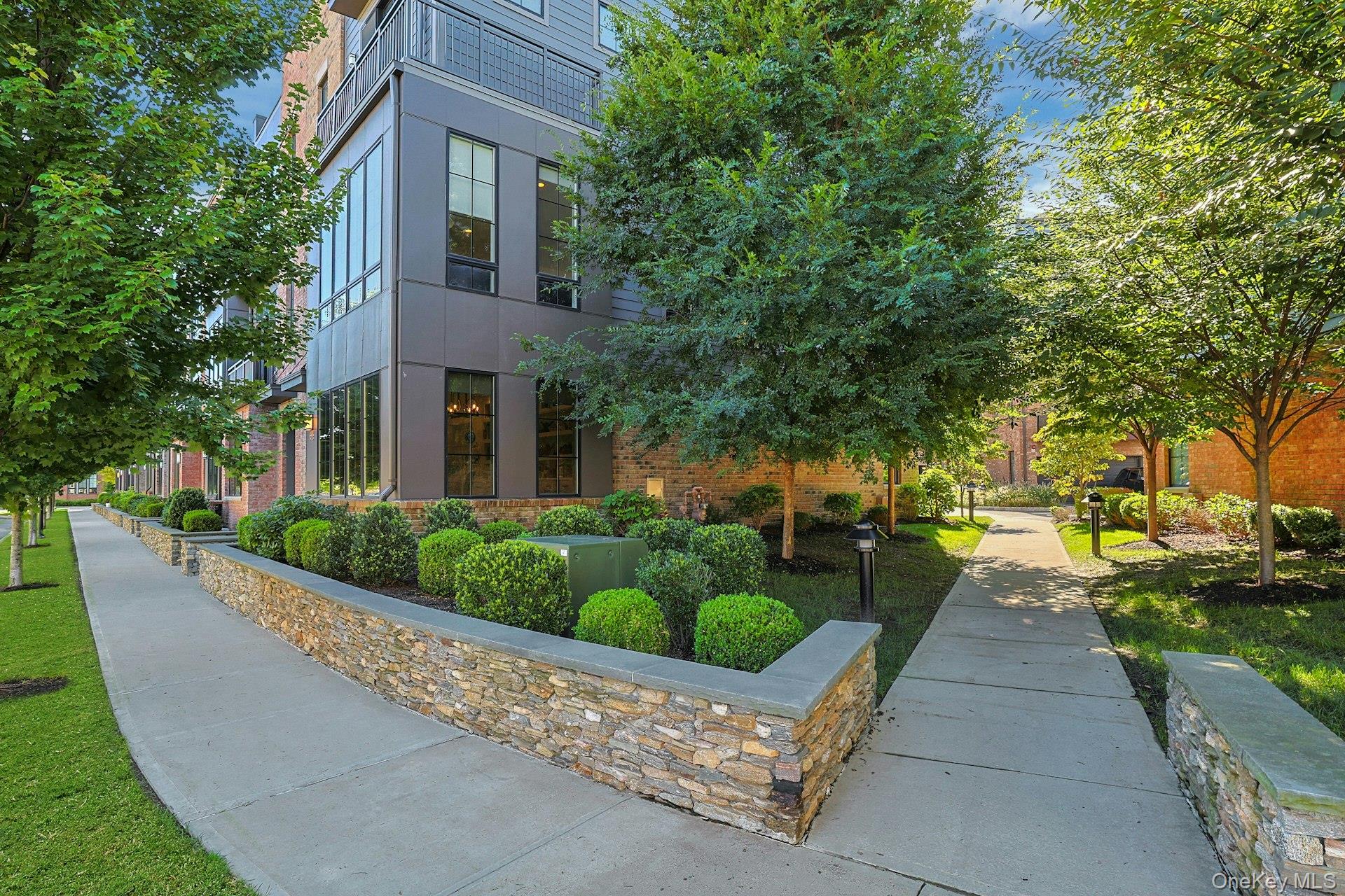 323 Palisades Boulevard