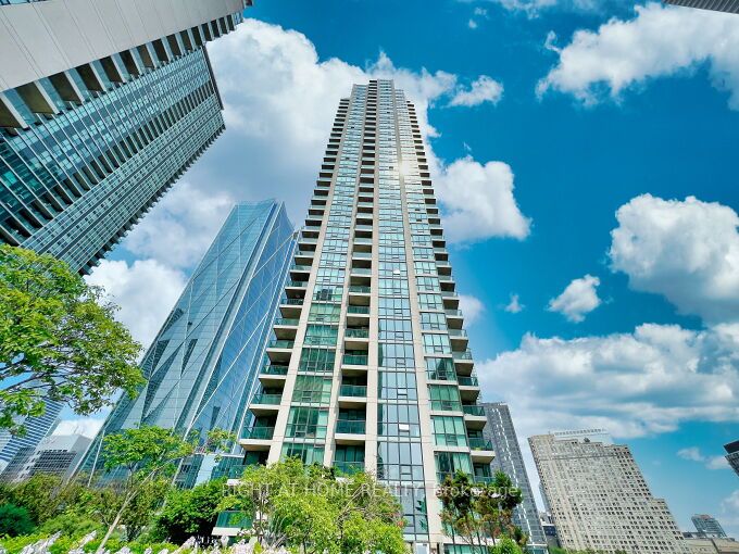16 Yonge St 803