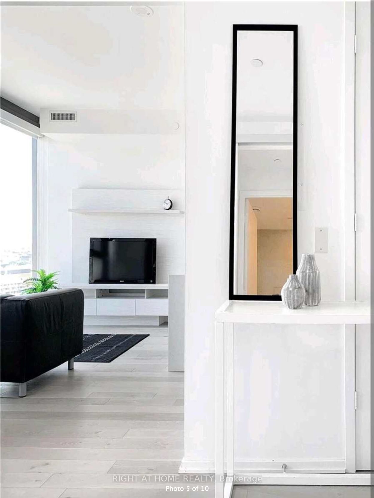 16 W Bonnycastle St 1503