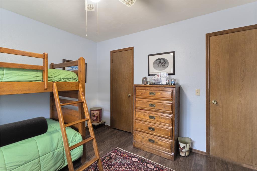 1421 E Quail