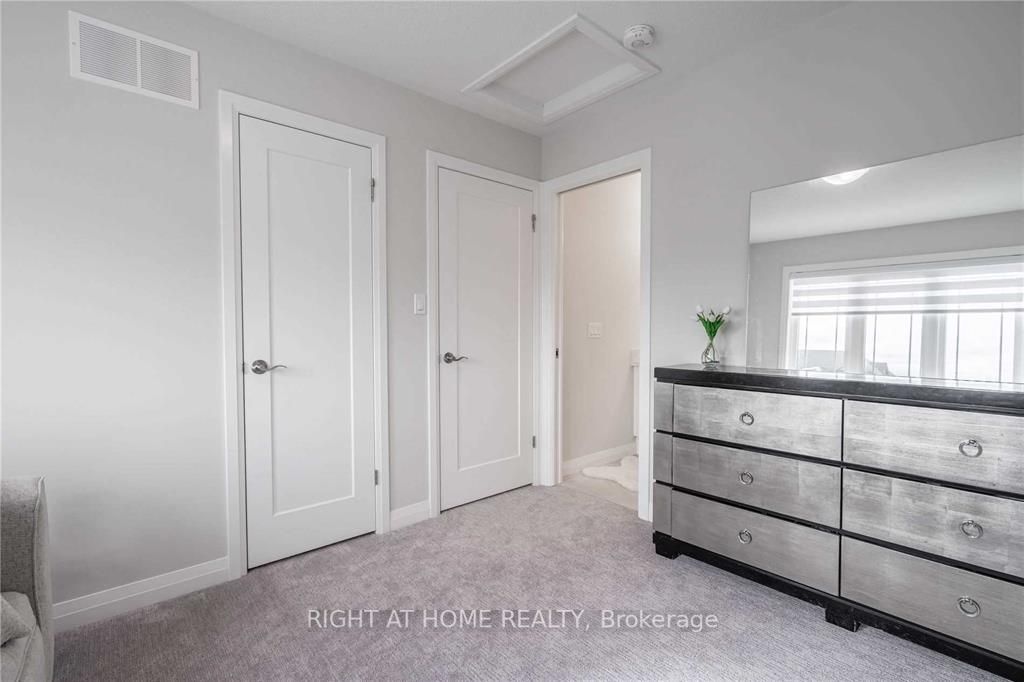 2 Aquarius Cres