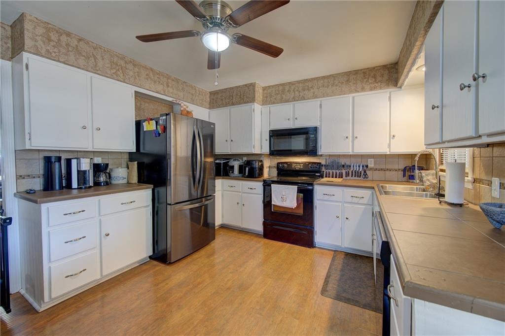 1213 E Fredrickson Drive