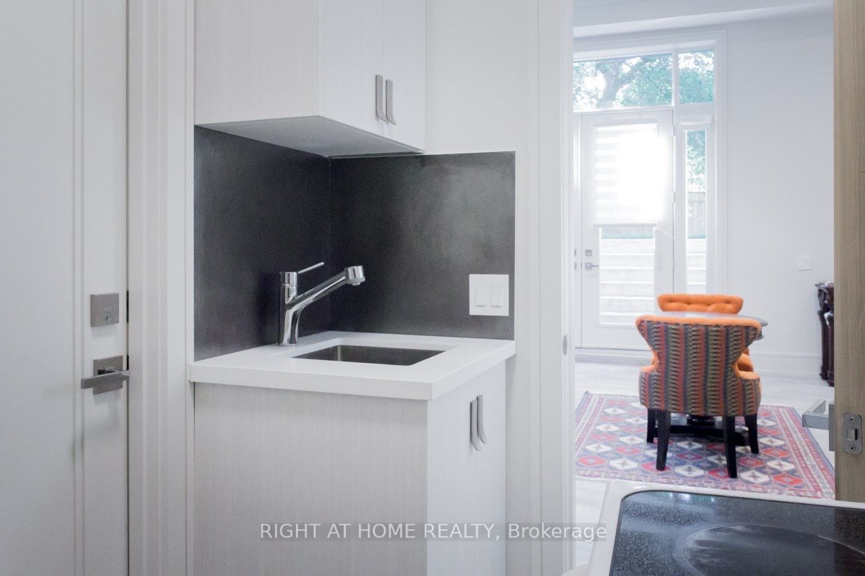 214 Patrica Ave Lower