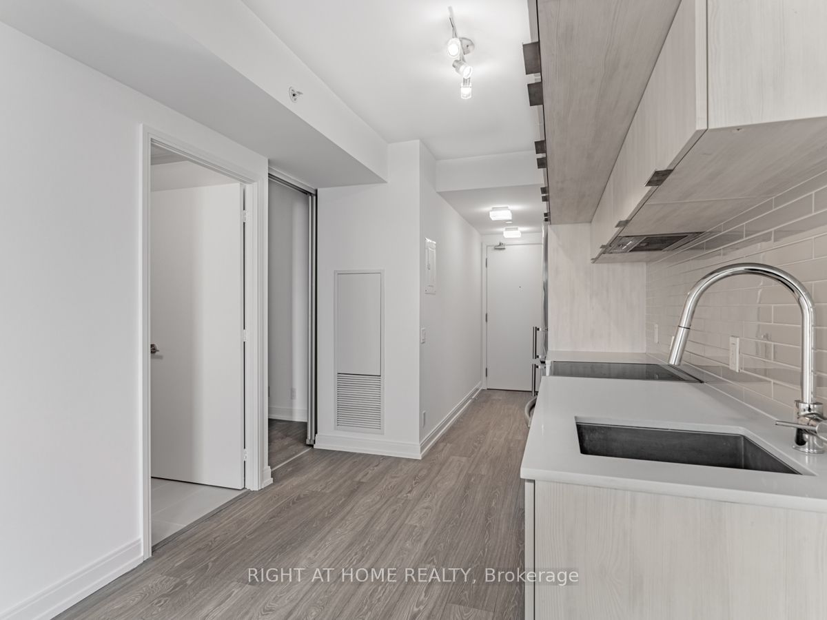 181 E Dundas St 2715