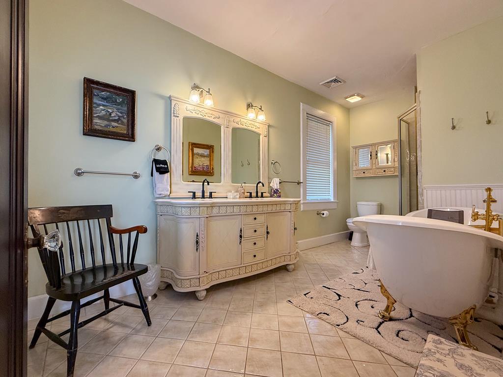 212 Bay Ave 9A