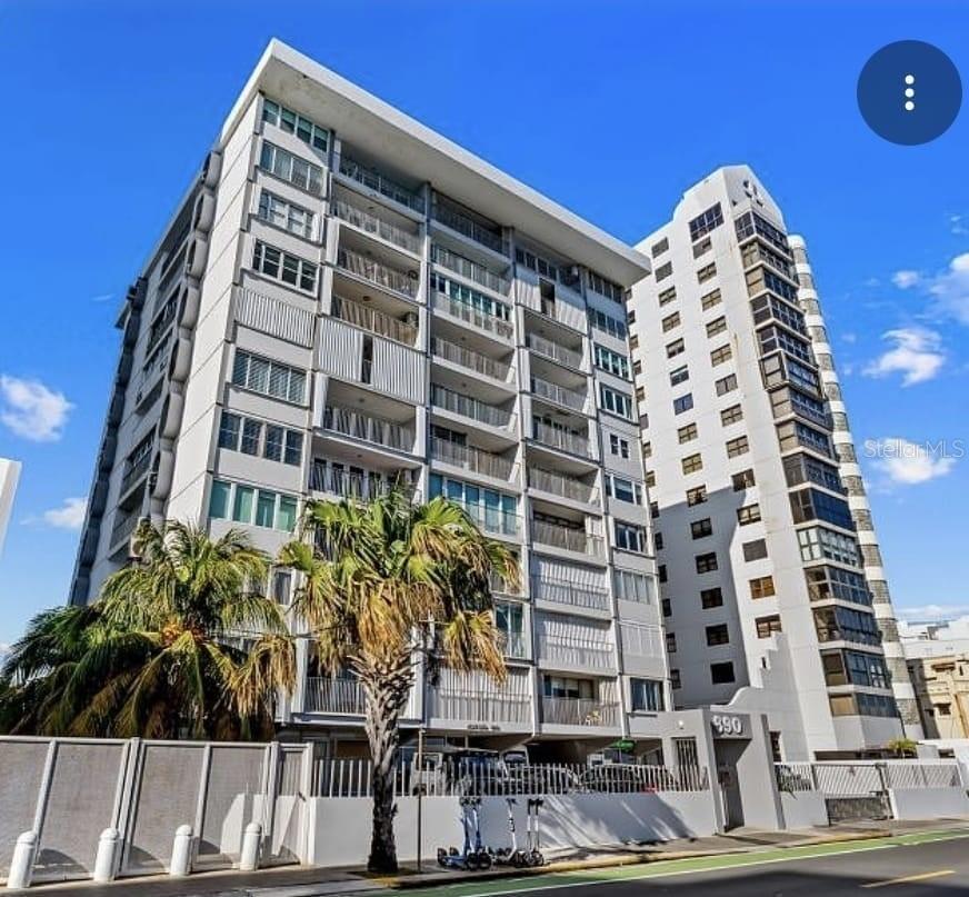 STUDIO apartment for sale in Condado 890, located at 890 Ashford Ave., Apt. 7D, Condado, San Juan, PR 00907, right across from the Condado Plaza. The property features approximately 1,360 square feet (126.4 m²), distributed into a bedroom area, 1 bathroom, living room, kitchen, and a balcony overlooking the Condado Lagoon and the ocean. It includes 1 parking space and is sold fully furnished and equipped, ready for immediate occupancy. Excellent location right on Ashford Avenue, close to the beach, hotels, restaurants, shops, and the main attractions of Condado.