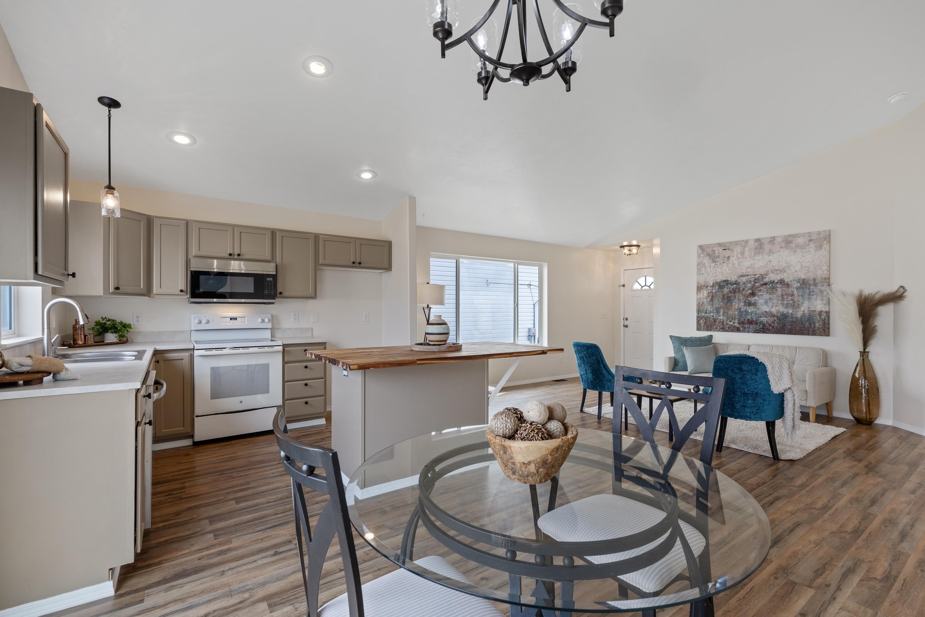 10026 W Barberry Ave