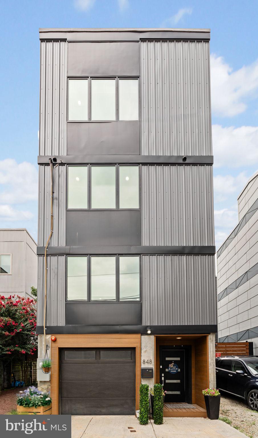 848 N Leithgow Street