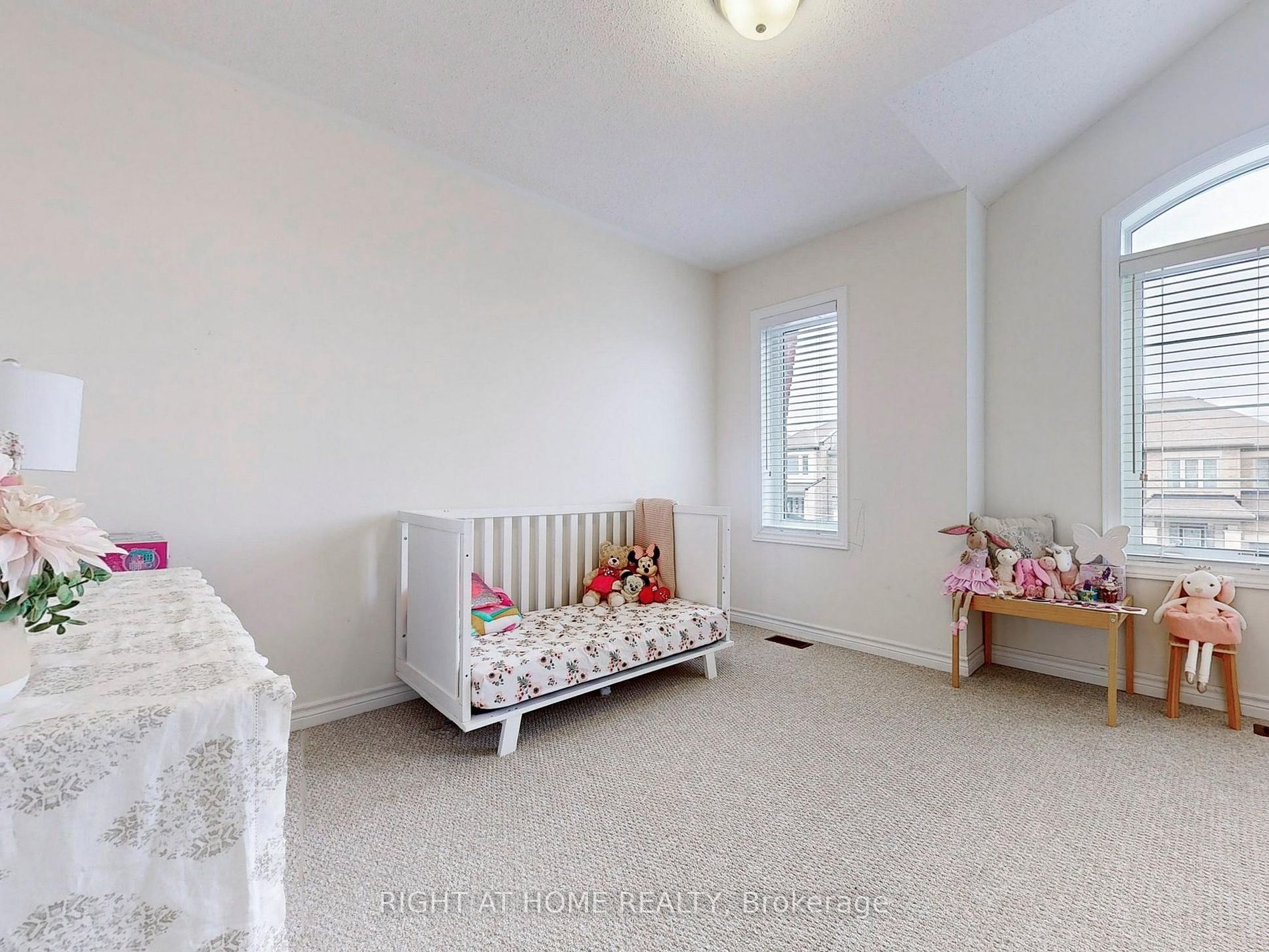 71 Mondial Cres