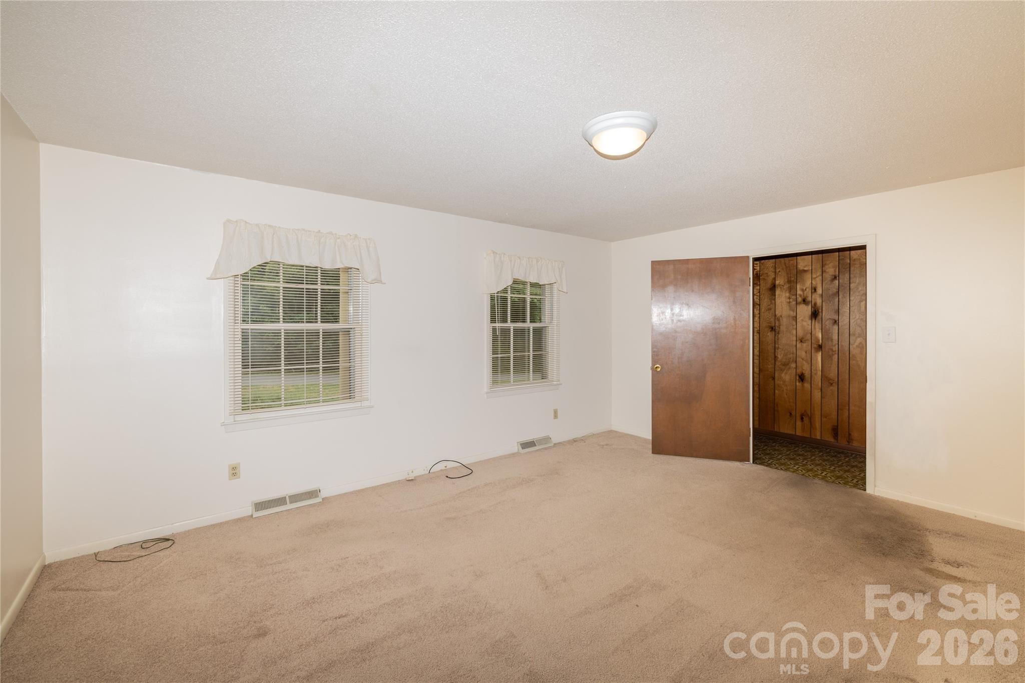 2209 Woodhurst Lane
