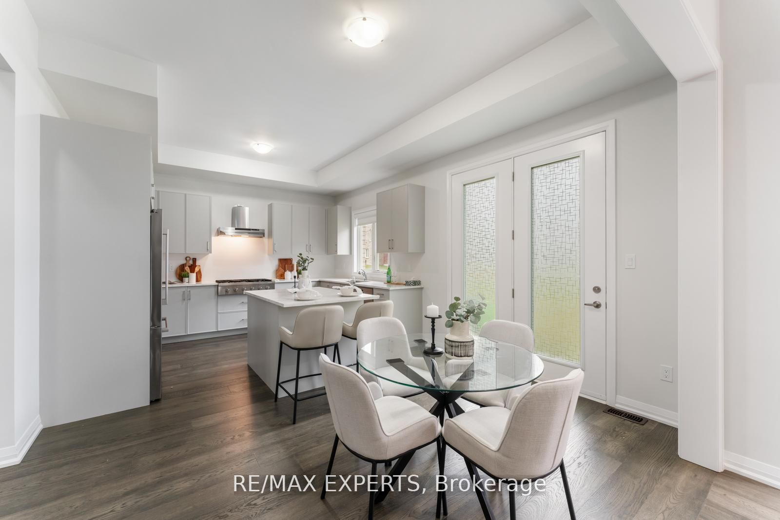 1583 Stovell Cres