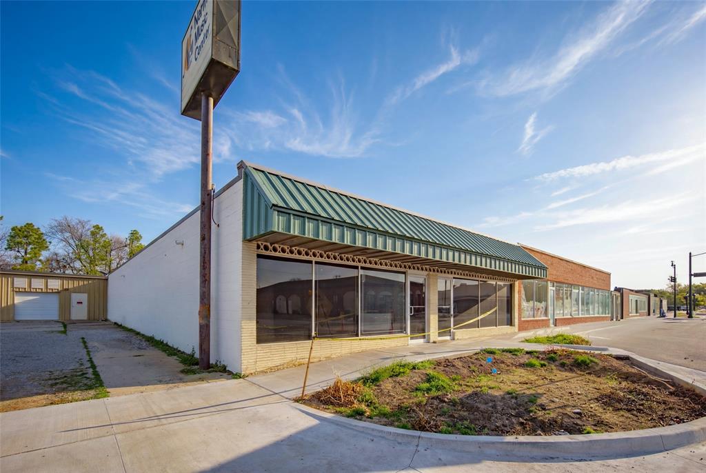 FOR LEASE ONLY! Located at 317 W Gray St in downtown Norman, Oklahoma, this 4,000 SF retail or office property offers a flexible layout ideal for a variety of business uses. The space features a wide-open retail area, three additional rooms for offices or service areas, a breakroom, storage space, and one restroom. The property also benefits from a large pylon sign for excellent visibility. Positioned in the heart of downtown Norman, this is a strong location for businesses seeking accessibility and proximity to local amenities.