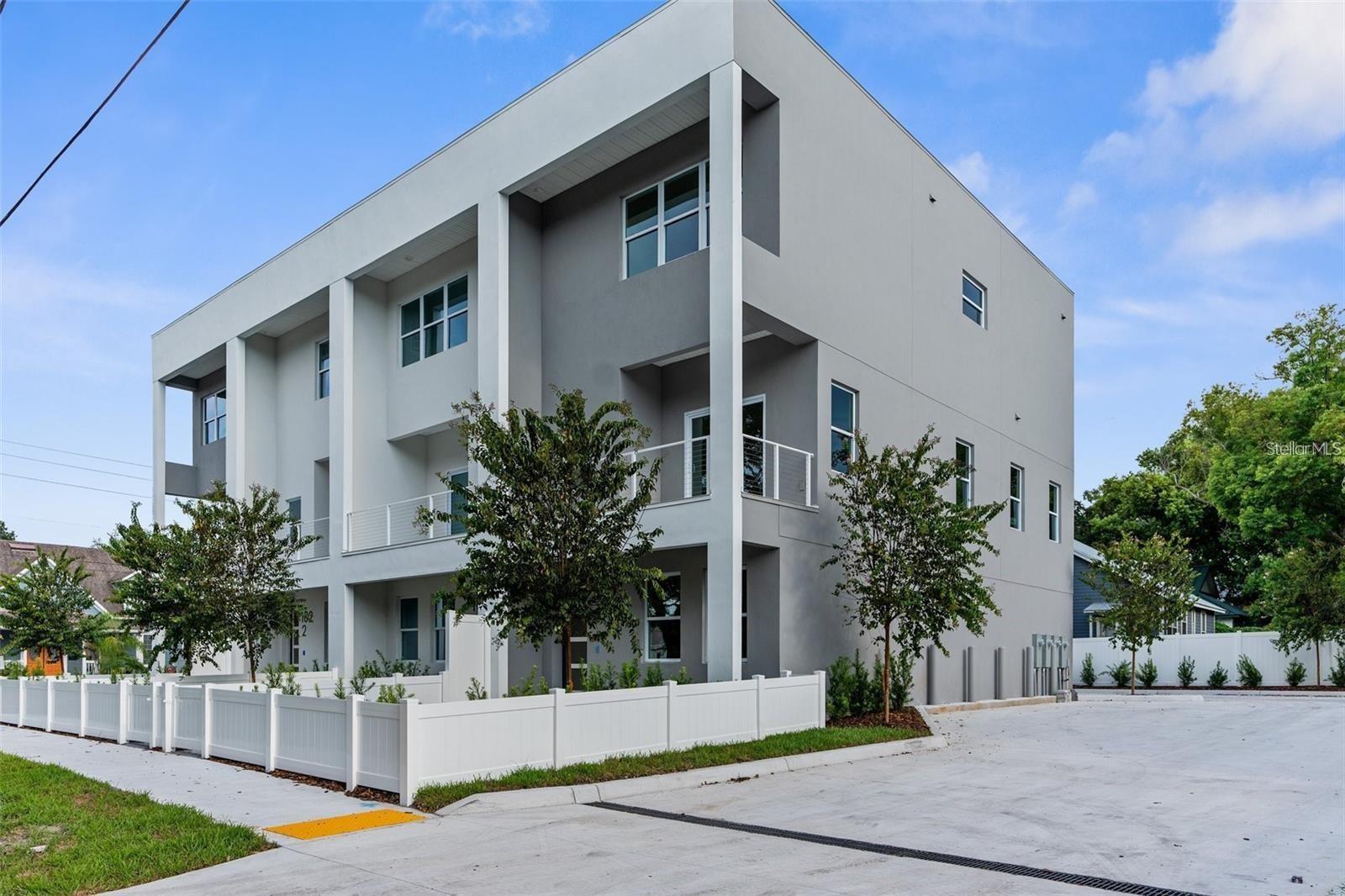 102 W Adalee Street 3
