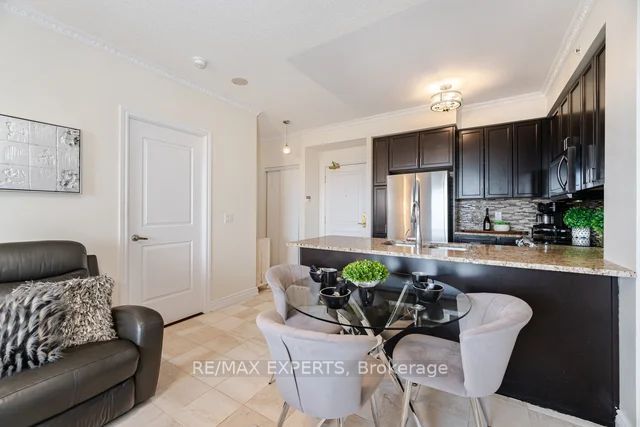 9255 Jane St 809