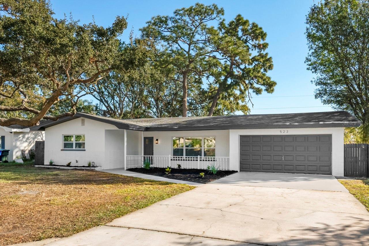 523 Deville Drive E