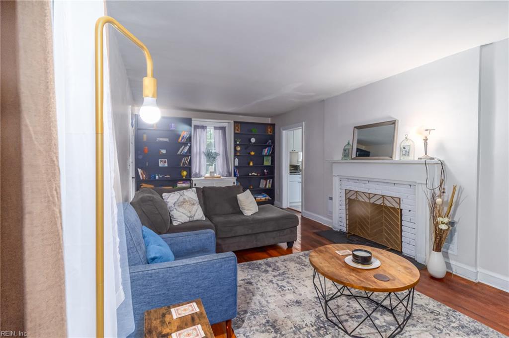 937 Dogwood Terrace