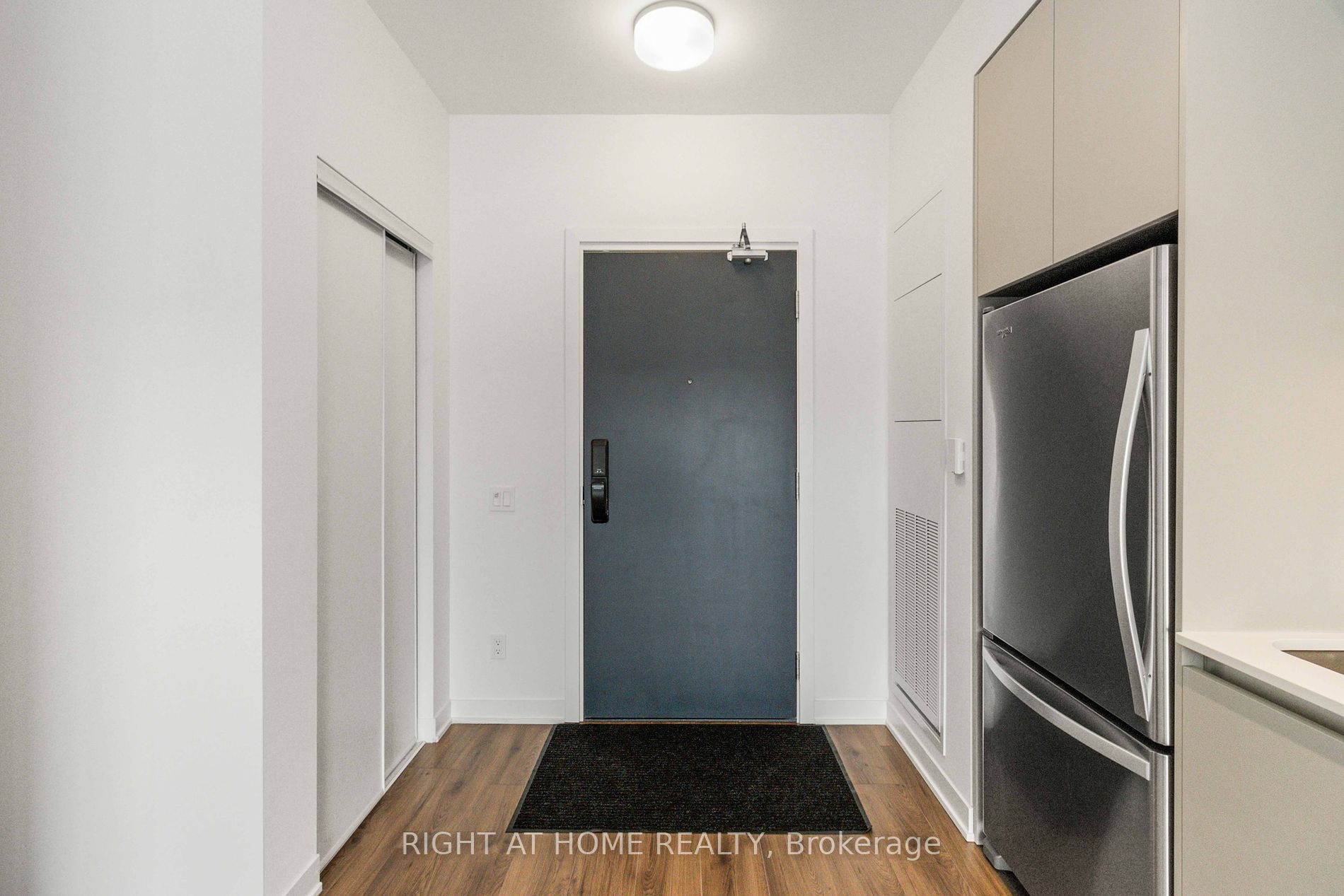 405 W Dundas St 532