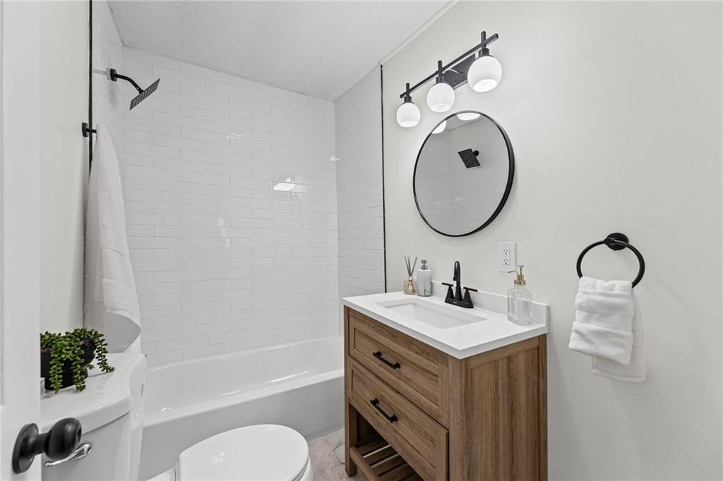 5631 Parkview Avenue