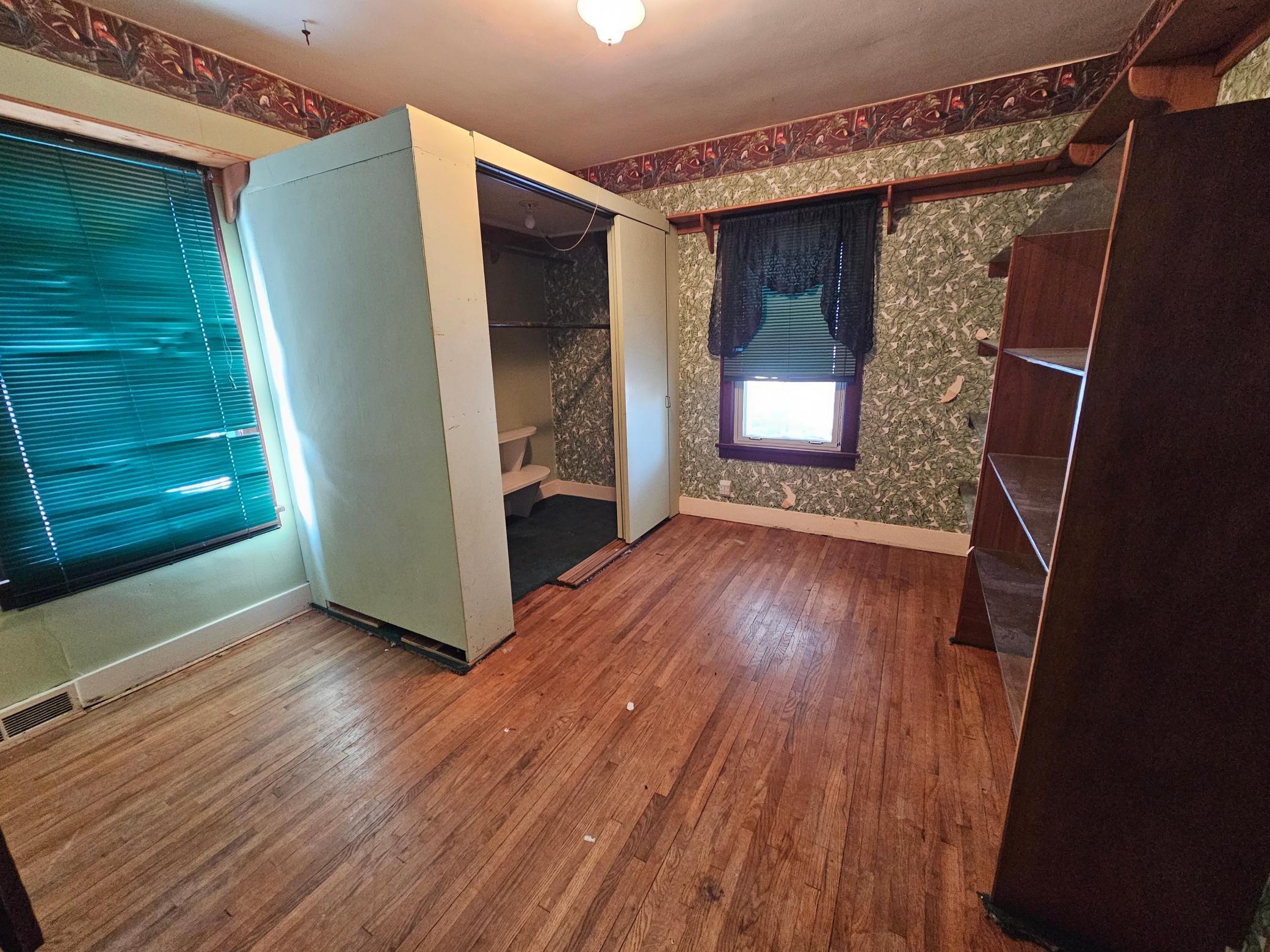 417 E 4th Street