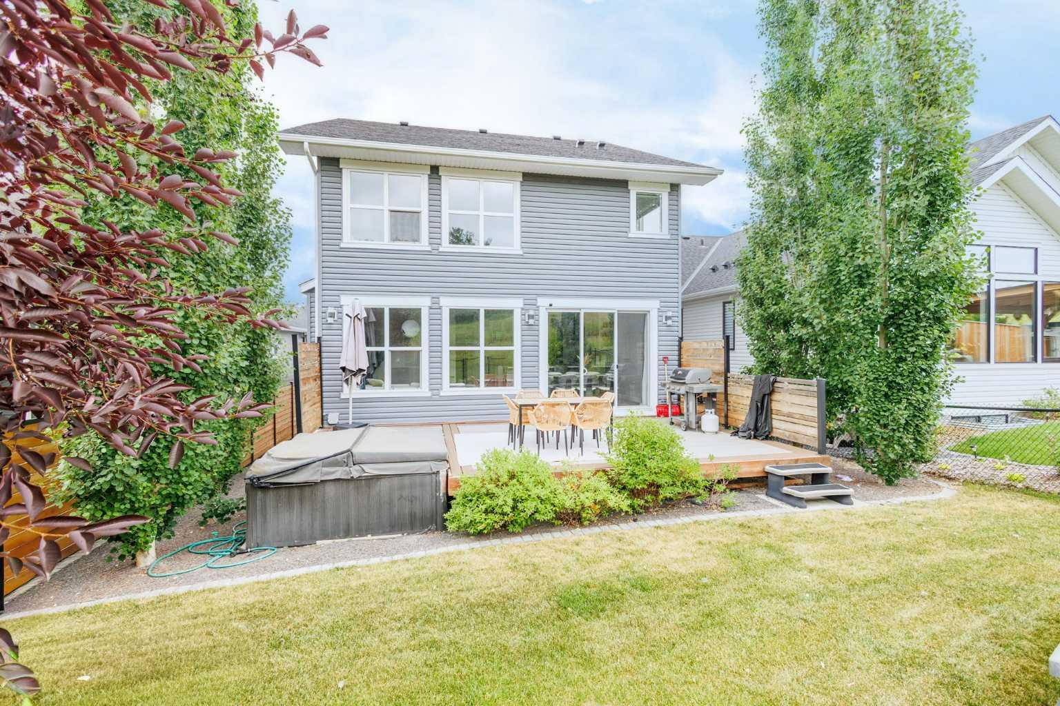 100 Crestbrook View SW