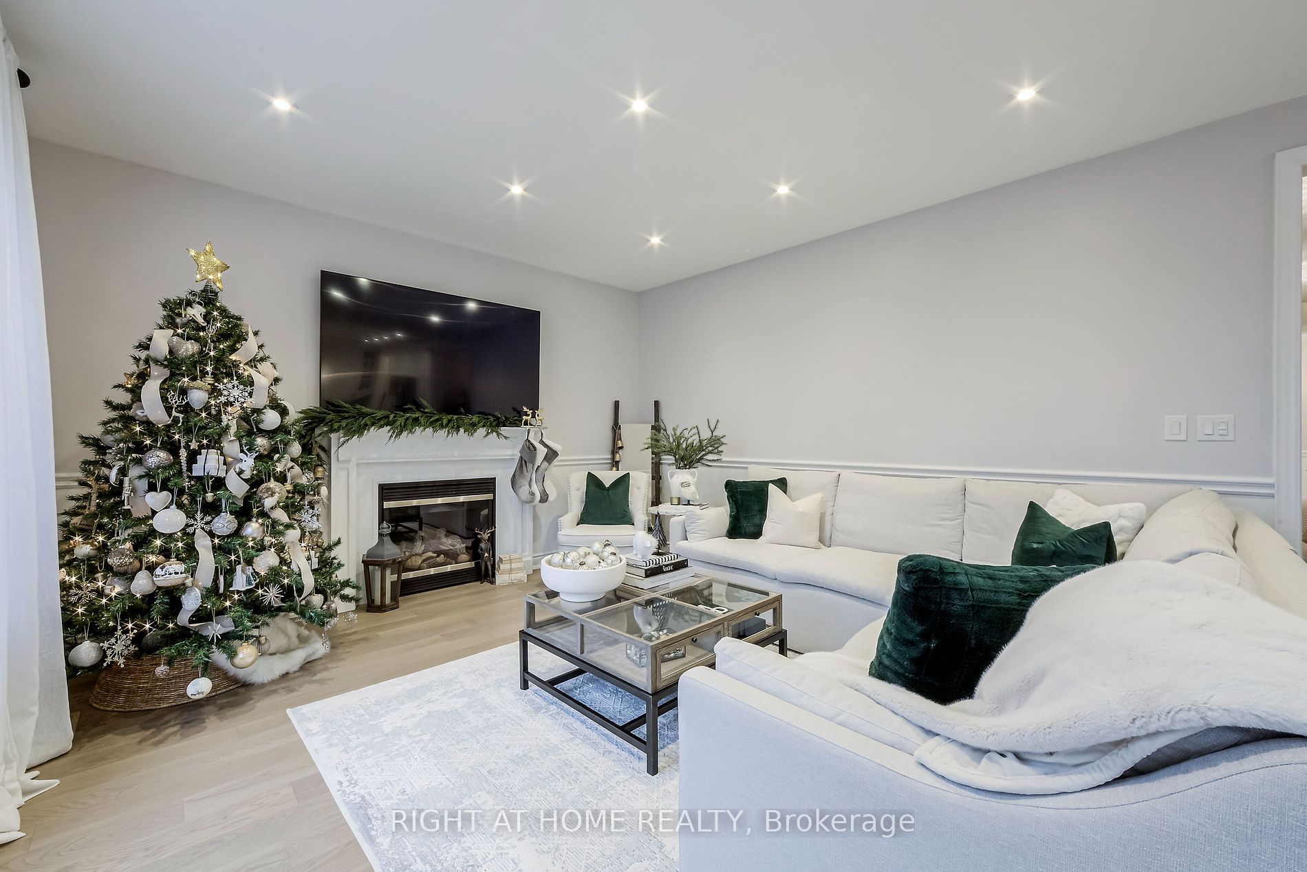 10 Little Rouge Circ