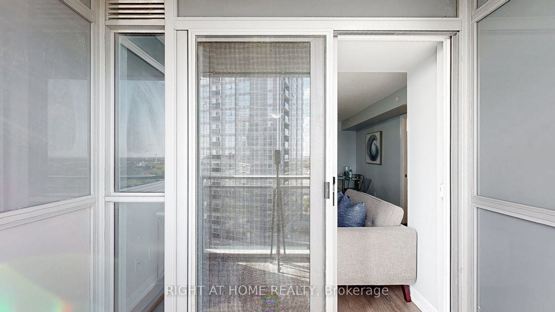 255 Village Green Sq 1210